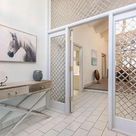 Elk Lane 61B Villa